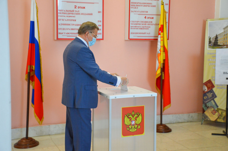 Лукин голосование конституция (1).jpg